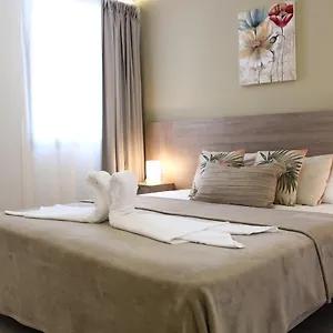 https://ocean-garden-suite-612.adeje-hotels.com